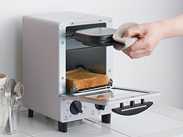 1_1-56 イメージ:専用トレーを使って目玉焼きも同時調理